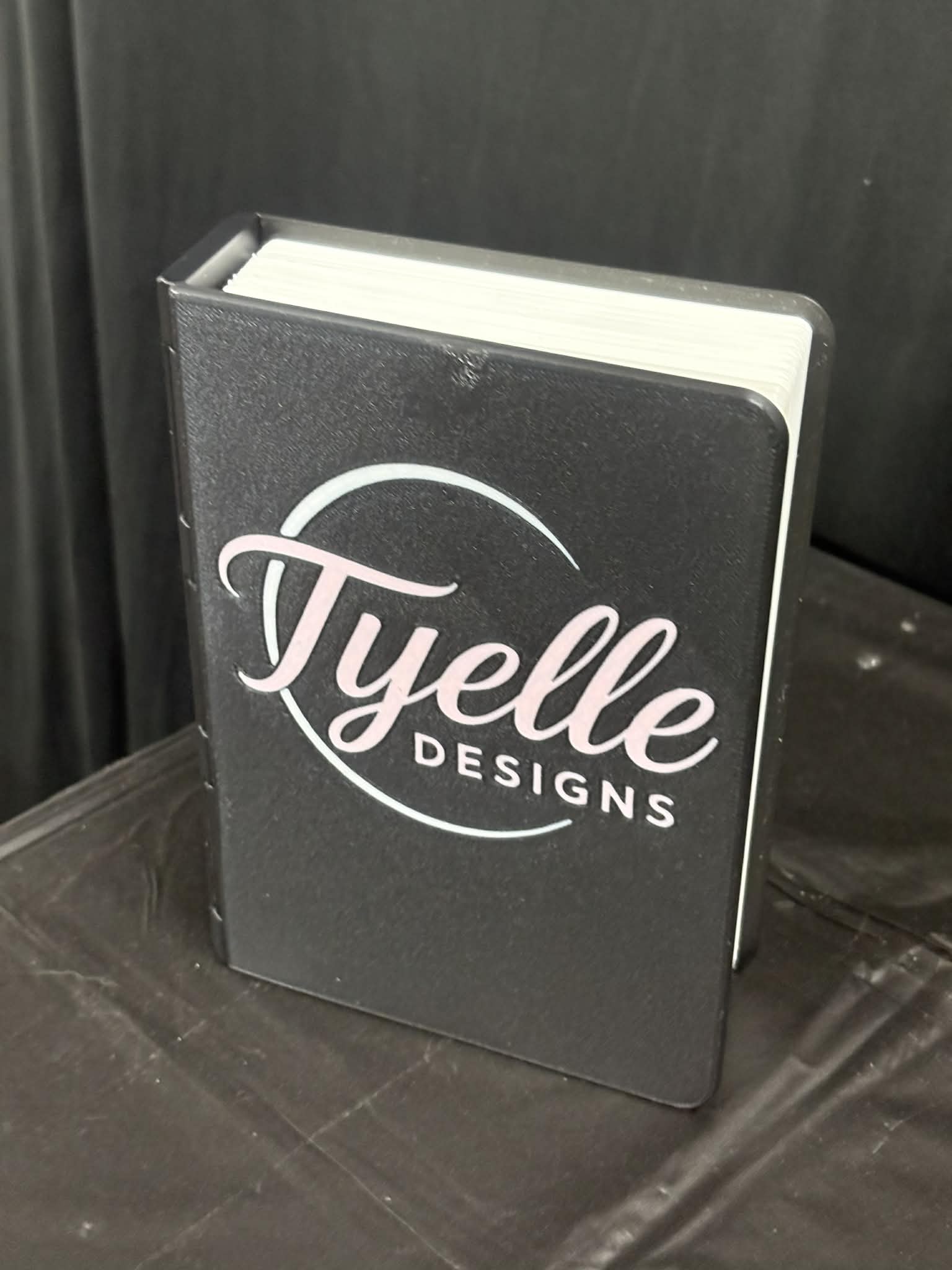 Blank 3D photobook