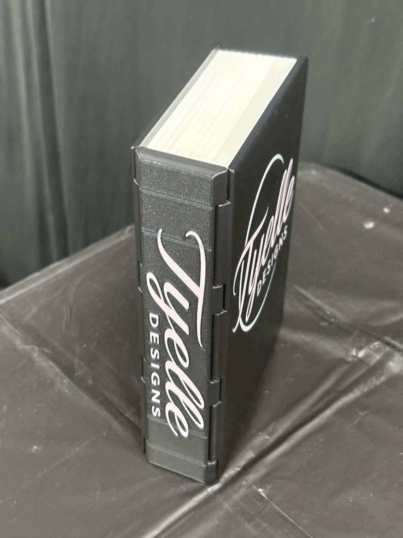 Blank 3D photobook